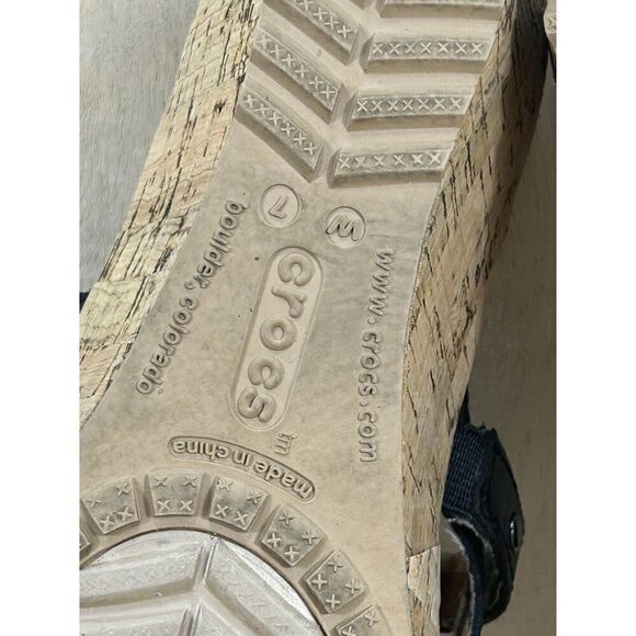 Crocs A-Leigh Plaid Leather Strap Cork Wedge Sandal Shoes Womens Size 7 - Picture 8 of 8